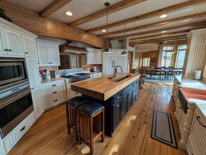 Fridge, microwave, oven, stovetop - Luxury Log Home with Dock, Fire Pit & Kayaks (Park Rapids)