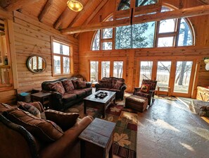 Smart TV, fireplace, books - Luxury Log Home in Park Rapids | 3 Bed, 3.5 Bath (Park Rapids)