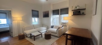 Charming 2-bedroom apartment in peaceful Mt Vernon with AC, WiFi