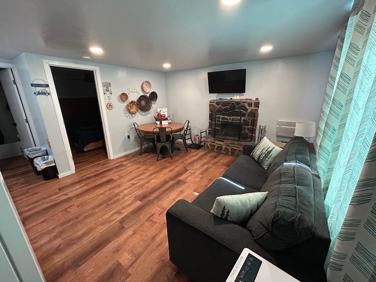 Cabin #1 - 1 Bedroom Modern With Fireplace - Knoll Lake, Arizona