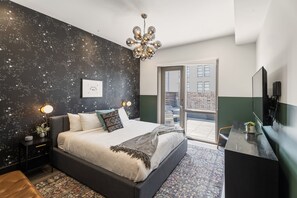 3 quartos, ferros/tábuas de passar roupa, berço de viagem