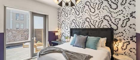 3 habitaciones, tabla de planchar con plancha y cuna de viaje