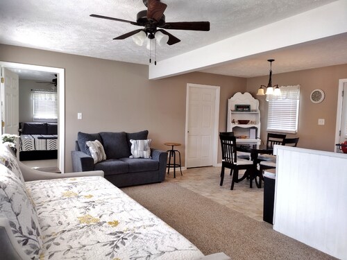 Backwoods Guesthouse Near VIR and Hycolake