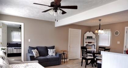 Backwoods Guesthouse Near VIR and Hycolake