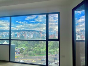 City view from property - Depto 3 dormitorios vistas a la ciudad (Quito)