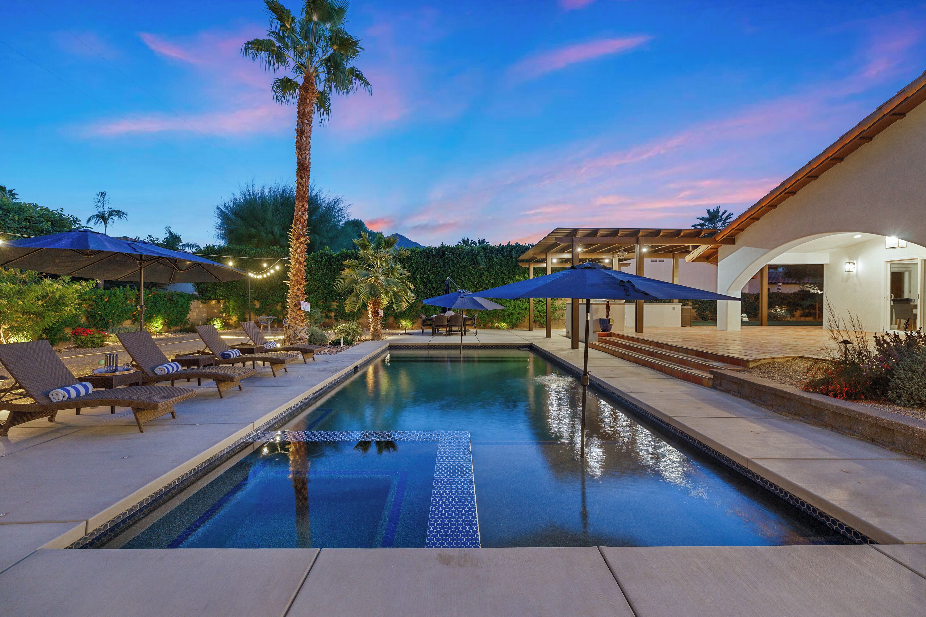 حمّام سباحة مُدفَّأ