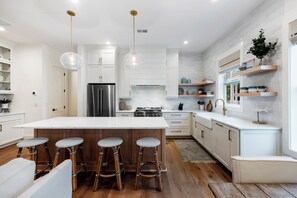 Microonde, forno, piano cottura, lavastoviglie