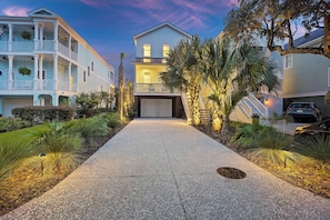 Property grounds - Stunning Wild Dunes Home-- Fire Pit, Hot Tub, Golf Views, Walk to Marina!! (Isle Of Palms)