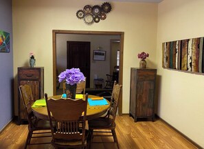 Interior - Charming 2-bedroom house in Coleman with AC and WiFi. Sleeps 7 & no pets. (Coleman)