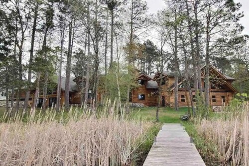 Luxury Riverfront Loft Guest House – Sauna & Pool Table