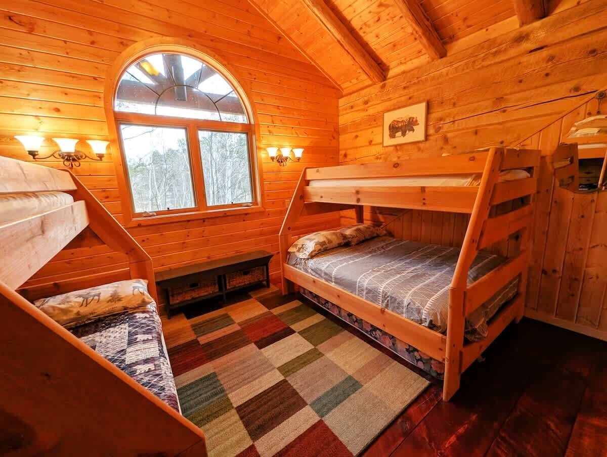 2 chambres, fer et planche à repasser, lit parapluie, Wi-Fi gratuit