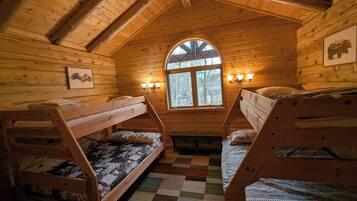 2 bedrooms, iron/ironing board, travel crib, free WiFi