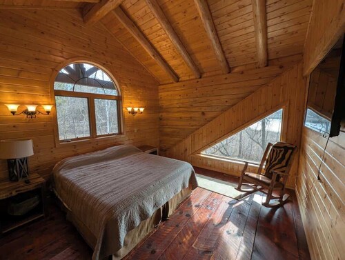 Loft Guest House w/ Private Dock & River Views