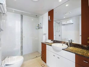 Shower, hair dryer, towels