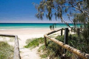 Una spiaggia nelle vicinanze