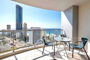 Outdoor dining - OceanView Bliss: Lv 24 Chevron Renaissance Retreat (Surfers Paradise)