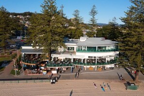 Exterior - Renovated Burleigh Beach Apartment with Parking (Burleigh Heads)