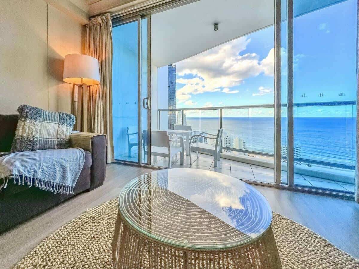 TV, videospill og kontorer