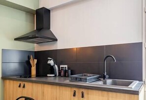 Fridge, microwave, oven, coffee/tea maker