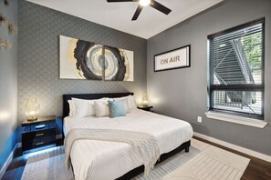 1 bedroom, desk, iron/ironing board, free WiFi - Luxury Music Row Condo – Quiet Retreat Near Vanderbilt and Minutes to Broadway (Nashville)