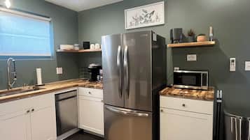Microonde, forno, piano cottura, lavastoviglie