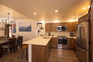 Fridge, microwave, oven, stovetop - Kendall 231 - Managed by Purgatory Resort (Durango)