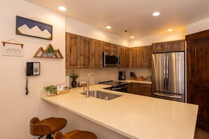 Fridge, microwave, oven, stovetop - Kendall 231 - Managed by Purgatory Resort (Durango)