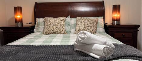 3 bedrooms, iron/ironing board, WiFi, bed sheets