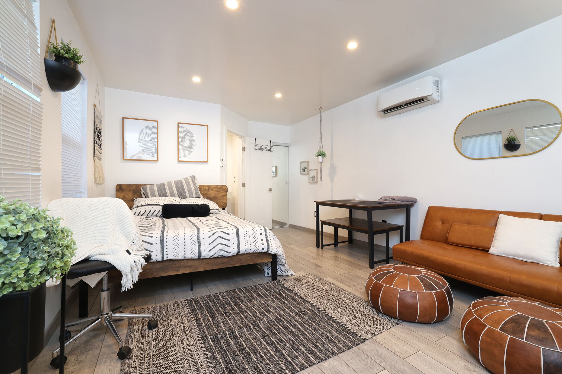 Summer rates! Cozy Studio w/ Private Yard & BBQ, Steps from UofA 🏜️🏡