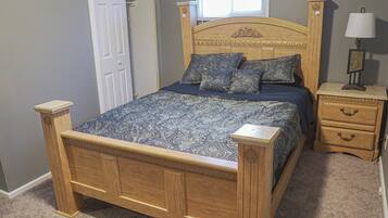 2 bedrooms, iron/ironing board, WiFi, bed sheets