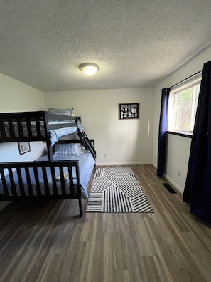 4 chambres, fer et planche à repasser, lit parapluie, Wi-Fi gratuit