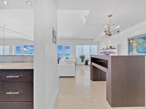 Lobby - Oceanfront Apt: Your Perfect Seaside Getaway (Lauderdale-by-the-Sea)