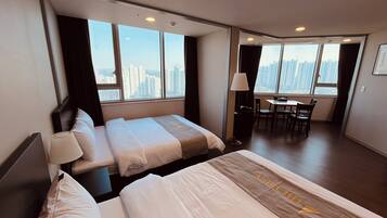 Royal Twin Room | Desk, free WiFi, bed sheets