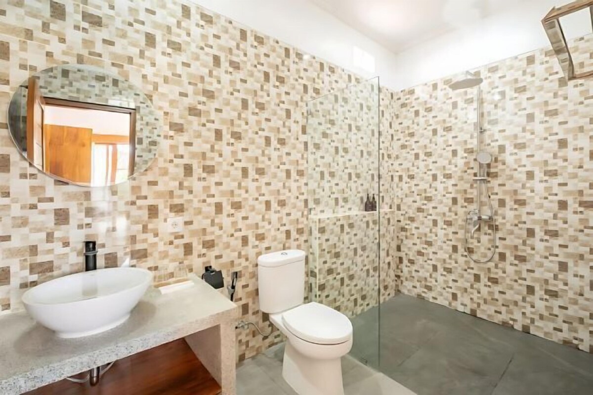 Badkamer | Een bidet, handdoeken