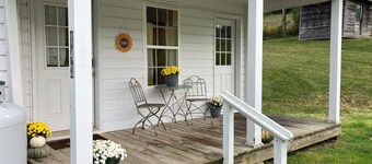 Charming, family-friendly 3-bedroom farmhouse near West Jefferson