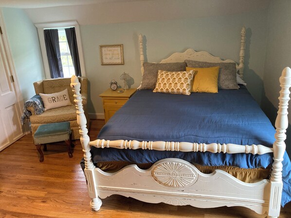 3 bedrooms, desk, iron/ironing board, free WiFi