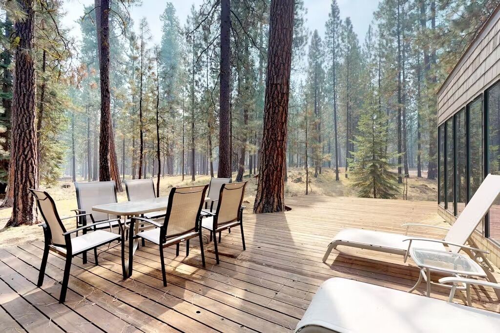 Partridge Foot Cabin at Black Butte Ranch with Private Hot Tub
