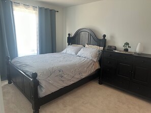 3 dormitoris, planxa i posts de planxar, wifi i roba de llit 