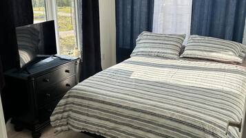 3 bedrooms, iron/ironing board, WiFi, bed sheets