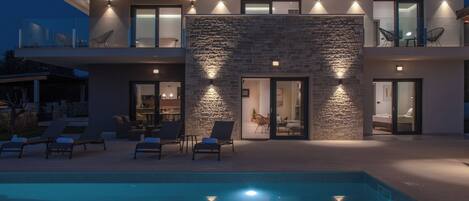 Een verwarmd zwembad