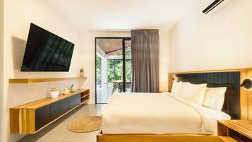 4 bedrooms, in-room safe, desk, iron/ironing board