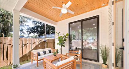 3BR Modern Coastal Cottage – 1Mile to Downtown, Mins from the Beach - Waffle Bar