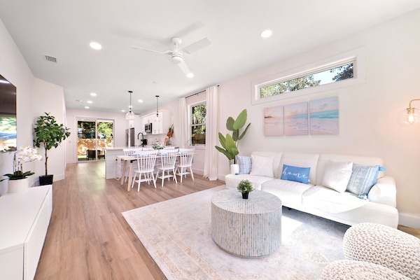 Bright and airy space for unforgettable meals and laughter with loved ones!