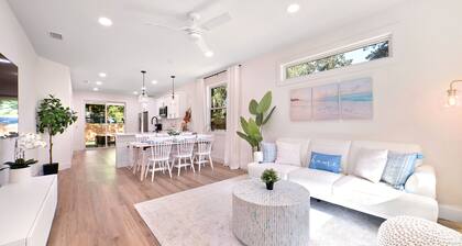 3BR Modern Coastal Cottage • Coffee & Waffle Bar • near Downtown & Beach