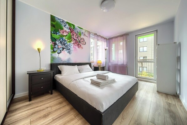 2 bedrooms, iron/ironing board, WiFi, bed sheets - Babiego Lata Spacious Apartment (Wroclaw)