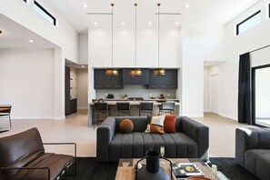 Smart TV, fireplace - Solstice Retreat - Heated Pools - 2 Homes (Scottsdale)