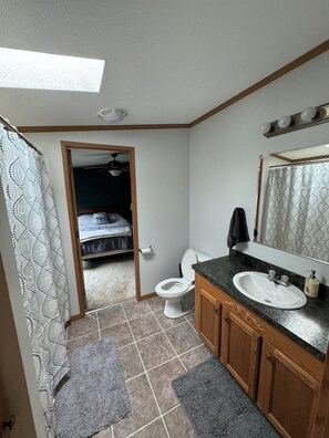 淋浴設備、按摩浴缸、風筒、提供毛巾