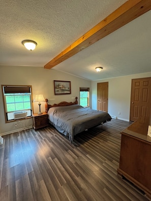 4 bedrooms, desk, iron/ironing board, travel crib