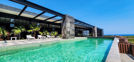 Outdoor pool. Seascape Tulum Condo, near the beach with a sea-view rooftop and infinity pool