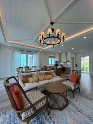 Classic Villa, Beach View | Living area